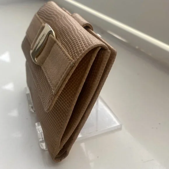 Salvatore Ferragamo Bifold Leather Wallet - Beige Vara Bow - Picture 4 of 12